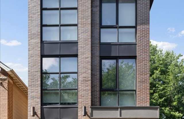 1410 W Huron Street photos photos