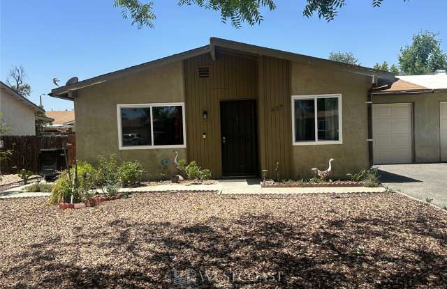 Charming 2 Bed / 2 Bath Home in Hemet – Pet Friendly & HOA Maintained Community! photos photos
