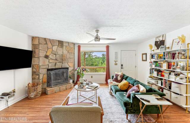 1720 Moon Court Gallery 2