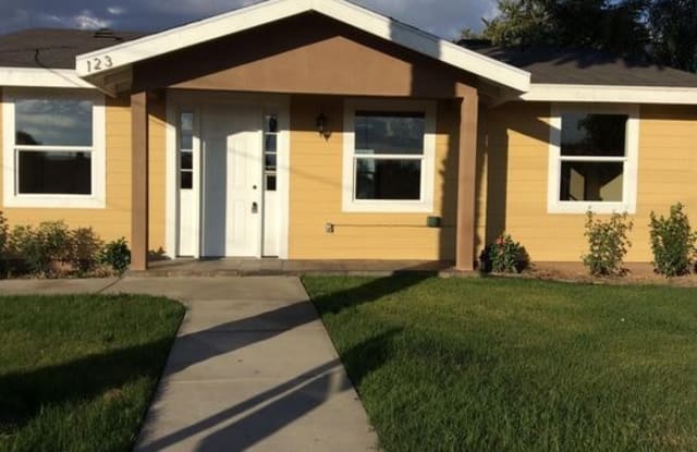 125 Orangewood Street - 125 East Orangewood Street, Colton, CA 92324