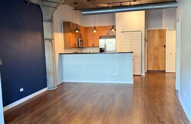 1110 W 15th Street Gallery 3