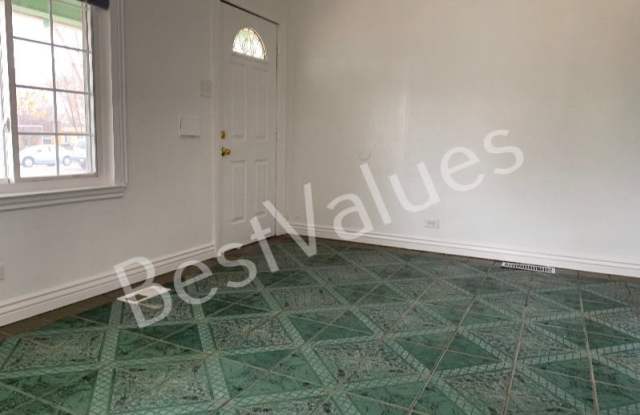1585 Verbena St Gallery 3