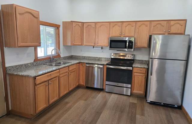 Lakefront Apartment for Rent Gallery 4