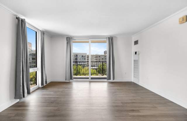 Spacious, Renovated Downtown Condo with Breathtaking Views of the City! photos photos