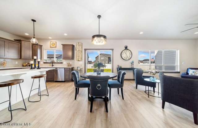 Brand New 4-Bed Home With RV-Garage Gallery 4