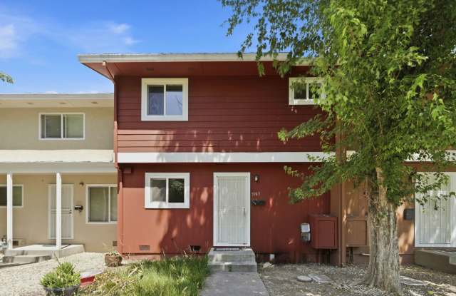 FULLY REMODELED 3-BEDROOM TOWNHOME – AVAILABLE NOW Gallery 1