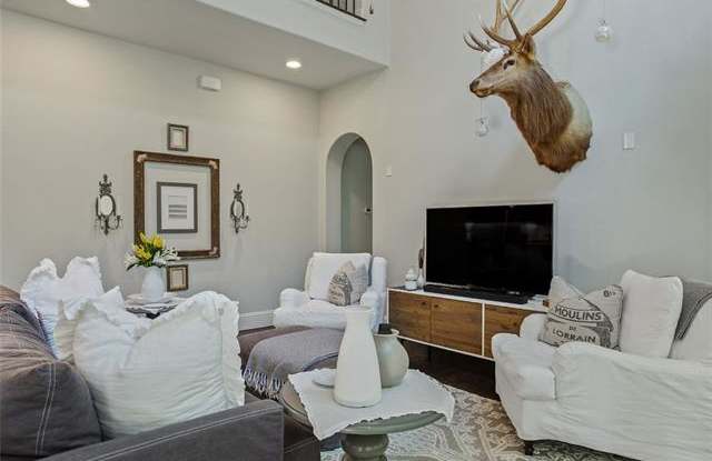 2265 Longwood Drive Gallery 3