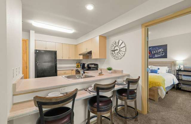 Destinations Lynnwood 61+ Active Adult Apartment Homes Gallery 4