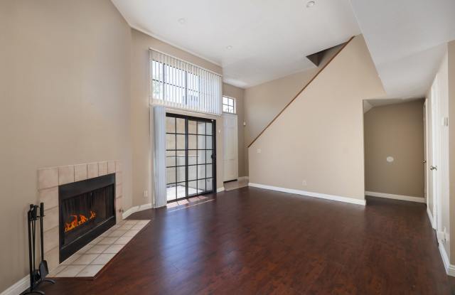 Move-In Ready 2BR in the Heart of Pasadena | In-Unit Washer & Dryer photos photos