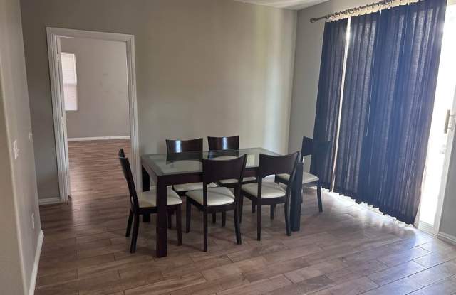 Perfect 4 Bedroom / 2.5 Bathroom Riverside Home in Gated Community near 60/215/91 Gallery 4