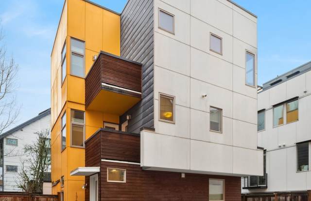 North Beacon Hill Townhome Living! photos photos