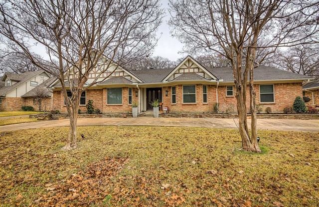 1019 Loch Lomond Drive - 1019 Loch Lomond Drive, Arlington, TX 76012