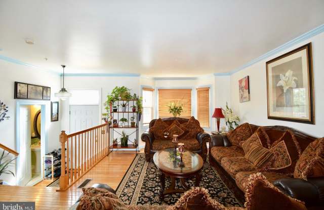 6223 SQUIRES HILL DRIVE Gallery 3