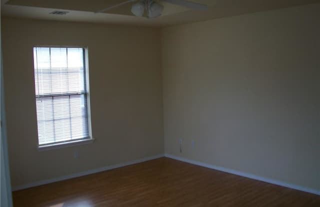 8 Holly  DR Gallery 4