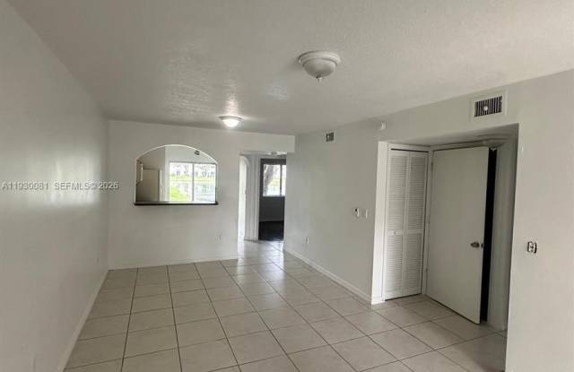 2930 SE 13th Ave photos photos