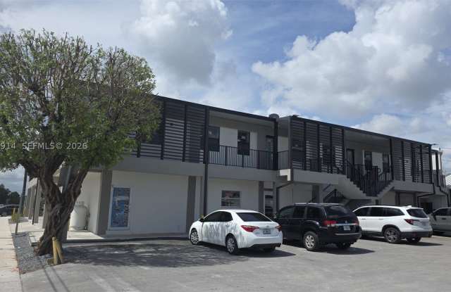 4124 E 8th Ct Gallery 4