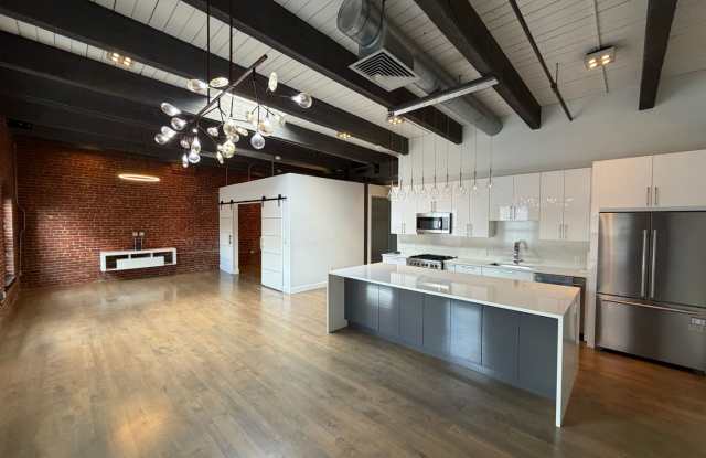 Prime Fort Point 1BR Condo – Steps from Seaport & South Boston w/ Garage Parking photos photos