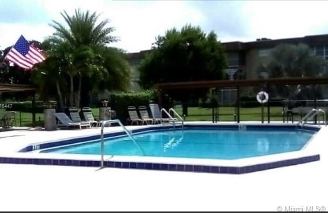 4806 NW 36th St - 4806 NW 36th St, Lauderdale Lakes, FL 33319