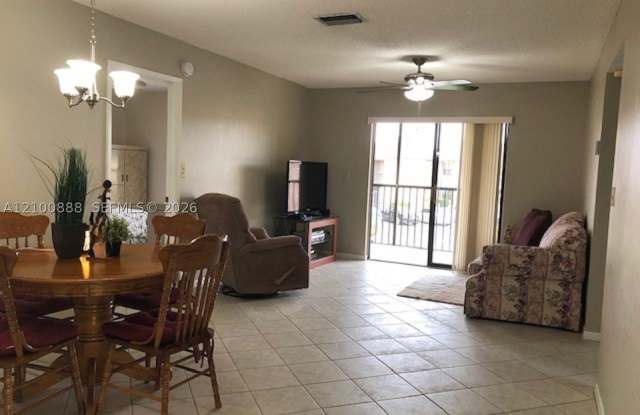 10026 Winding Lake Rd Gallery 2