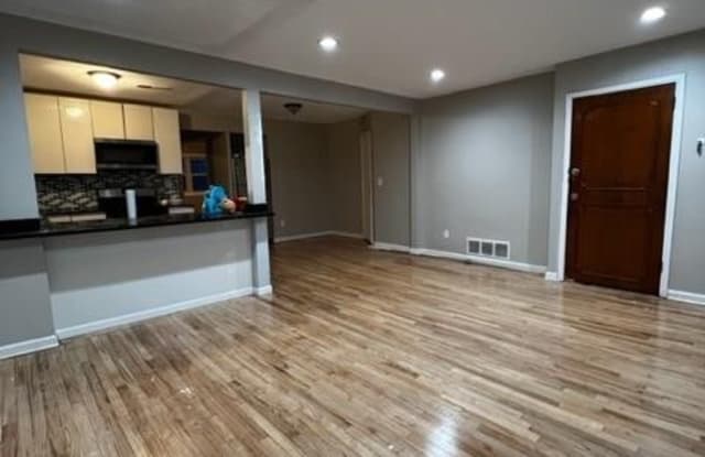 2831 Collis Place - 2831 Collis Place, Bronx, NY 10465