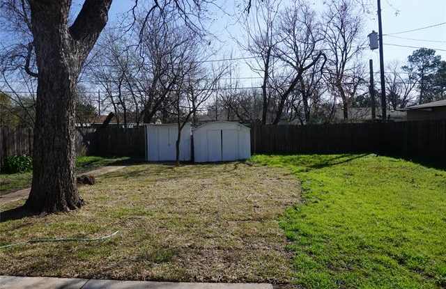 2140 N Sylvania Avenue Gallery 3