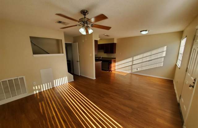 1600 North Interstate 35 Gallery 2