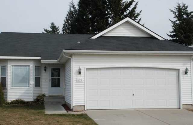 4 bed 2 bath multi-level in Central CDA ( new carpet) photos photos