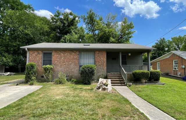 3 Blocks to Rosemary & Franklin St.! Walk to Campus from this cool house w/ deck, parking & more! Gallery 1