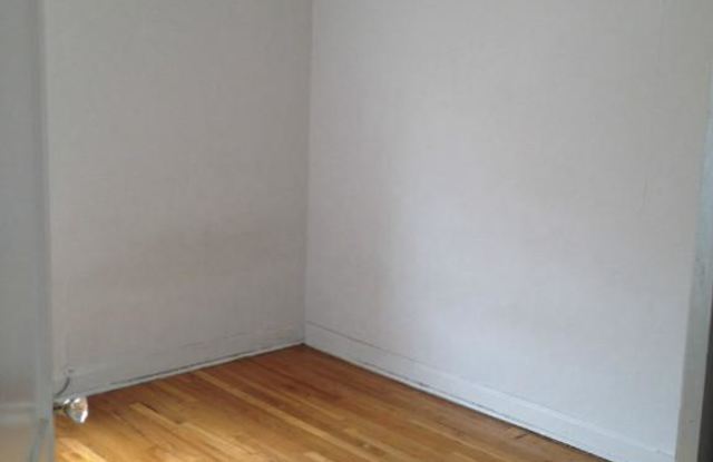 1926 West Winona Street Gallery 3
