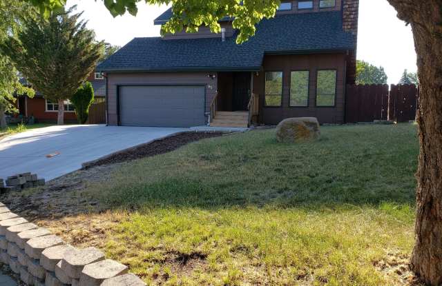 2Bedroom/2.5 Bath Home 1860 Sq Ft. In Sussanville - 65 Meadowood Way, Susanville, CA 96130