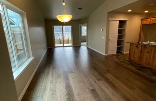 1014 SW Oliver Pl photos photos 1014 SW Oliver Pl photos photos