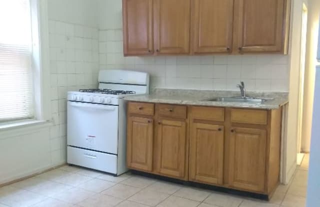 690 Sheffield Ave 1r - 690 Sheffield Ave, Brooklyn, NY 11207