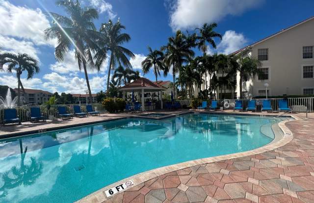 2nd floor  2/2  condo in gated community Gallery 4