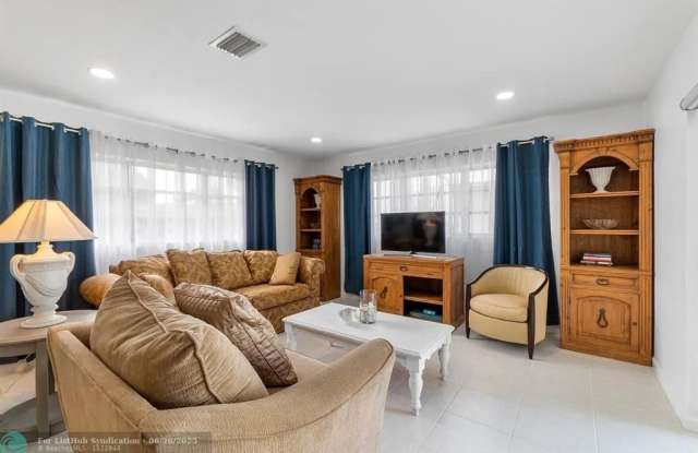 2270 SE 5th St photos photos