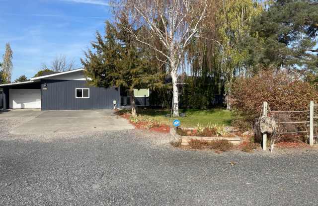 1/2 Off First Full Months Rent w/ 12m Lease! 4 Bedroom Rambler on 1 Acre!! photos photos 1/2 Off First Full Months Rent w/ 12m Lease! 4 Bedroom Rambler on 1 Acre!! photos photos