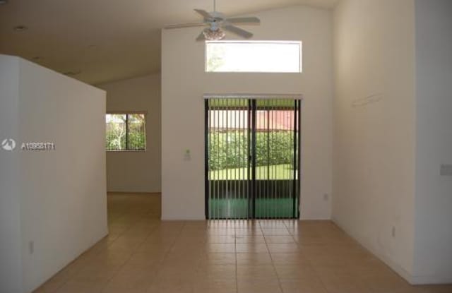 7039 Golf Pointe Cir Gallery 4