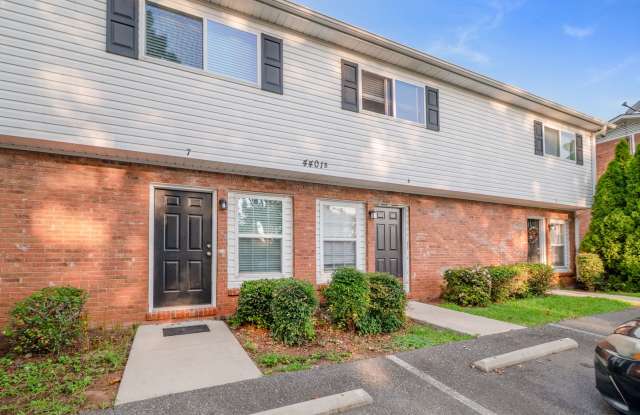 2 bedroom 1.5 bathroom townhouse Gallery 1