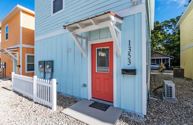 Studio Walking Distance to Campus - 1381 Northwest 6th Avenue, Gainesville, FL 32603