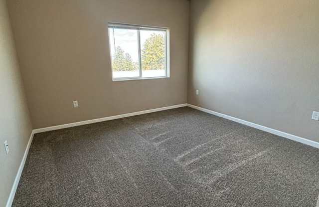 250 West Hills Gallery 3