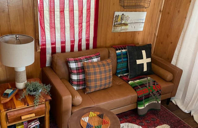 Hudson's Boat House - FOR RENT Gallery 4