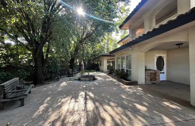 Two story house located in The Lakes gated community Gallery 3