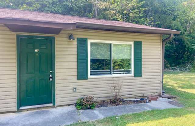 Sevierville 37862 - 2 bedroom, 1 bath apartment in Mountain Mist Apartments - Call Linda Meese 865-591-6004 photos photos