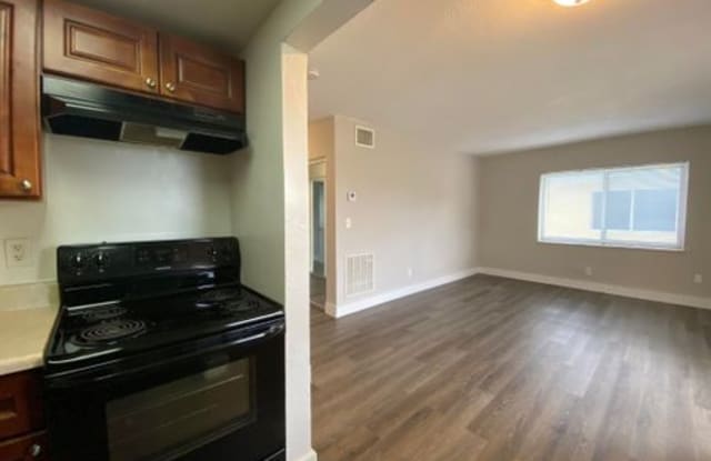 325 Southeast 10th Avenue - 325 Southeast 10th Avenue, Pompano Beach, FL 33060