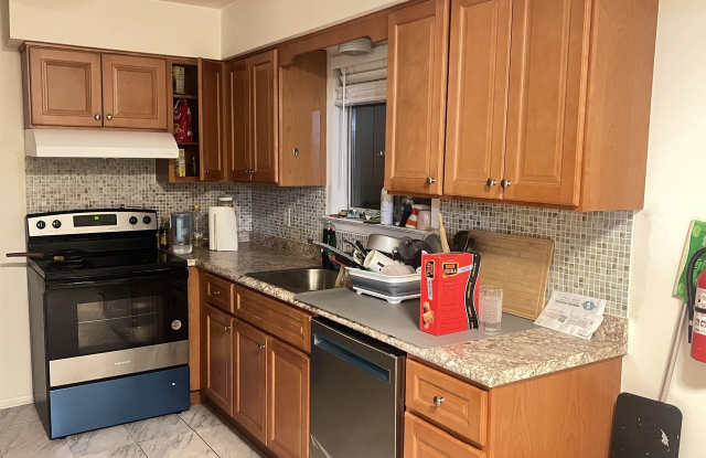 607 SUSSEX ST - 607 Sussex Street, Harrison, NJ 07029