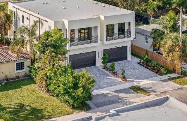 1321 NE 13th Ave photos photos