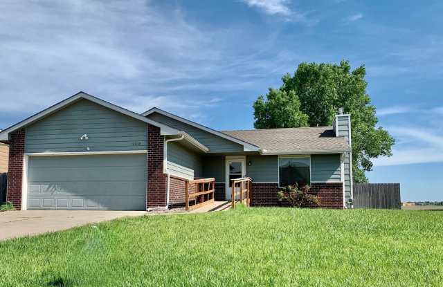 4 bed, 3 bath Home w/ 2 car garage in Haysville! - 2214 School House Place, Haysville, KS 67060