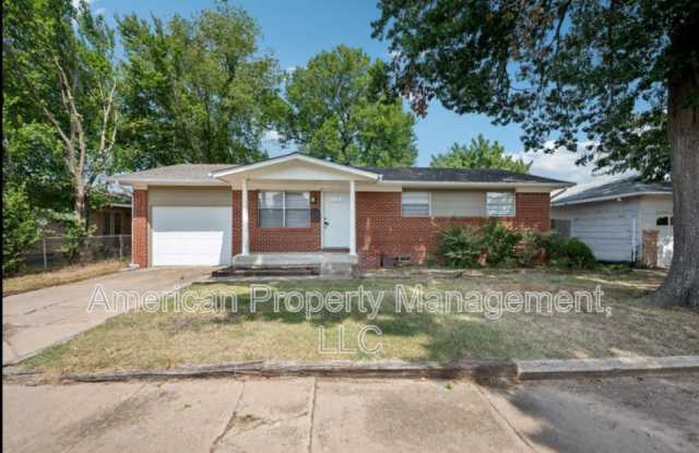 111 W 10th St - 111 West 10th Street, Owasso, OK 74055