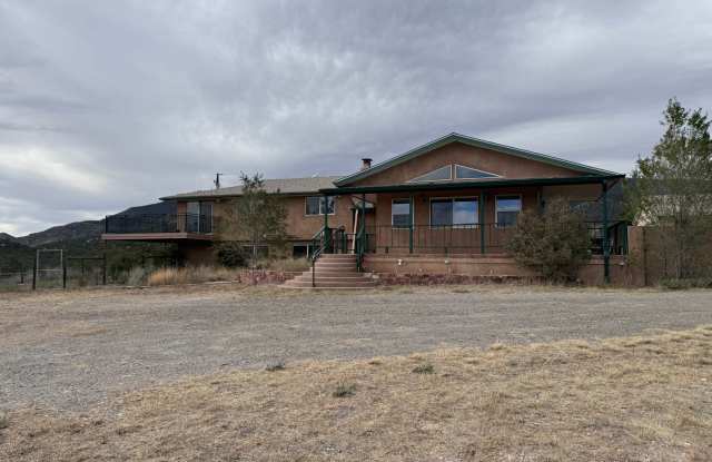 4 Bedroom, 2.5 Bathroom Home in Cedar Crest, NM Gallery 3
