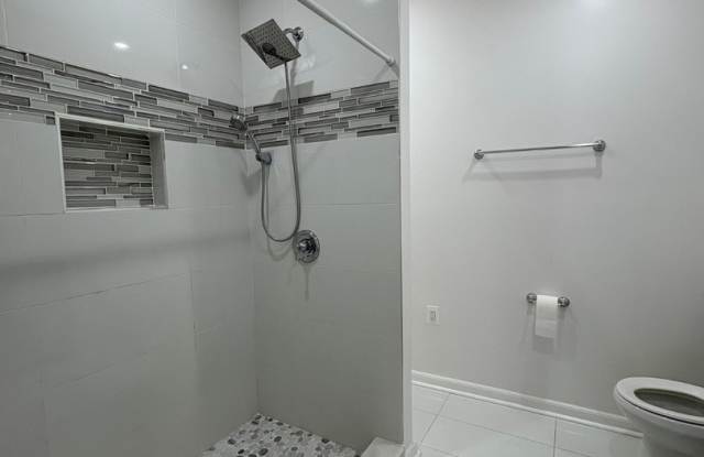 Updated 2 Bed Home with Backyard and Great Location - 2617 Sloatfield Avenue, Baltimore, MD 21223