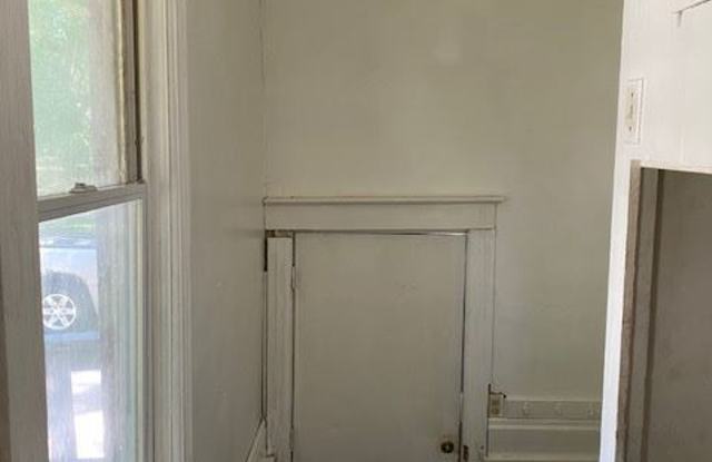 1002 S Harrison St Gallery 3